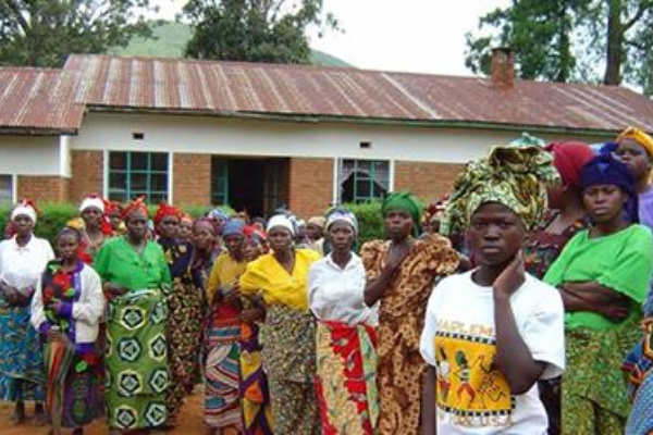 Crowd of African women outside education center run by Hope for Our Sisters